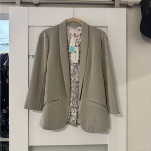 Skies Are Blue Women's Light Olive Green Blazer